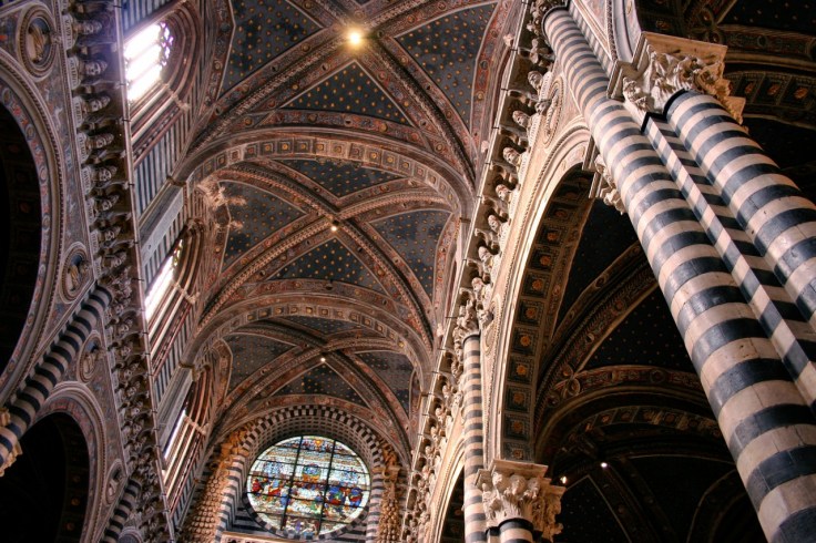 Above the nave are busts of popes and emperors
