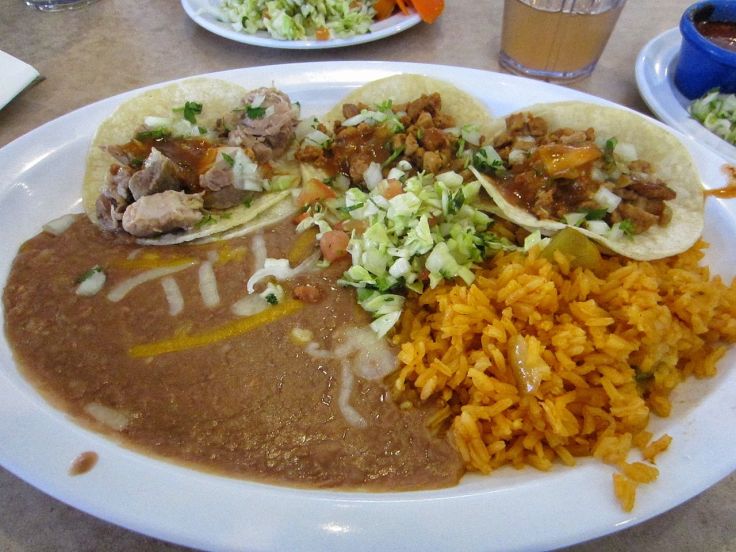 Chicken and carnitas tacos