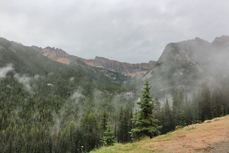 Kangaroo Ridge before hairpin curve (westbound)