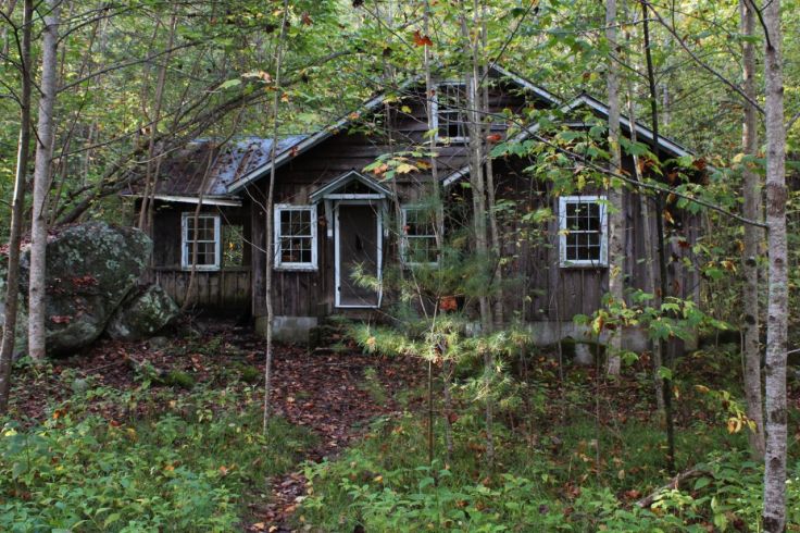 Shuttered cottage near the Little River Trail parking lot