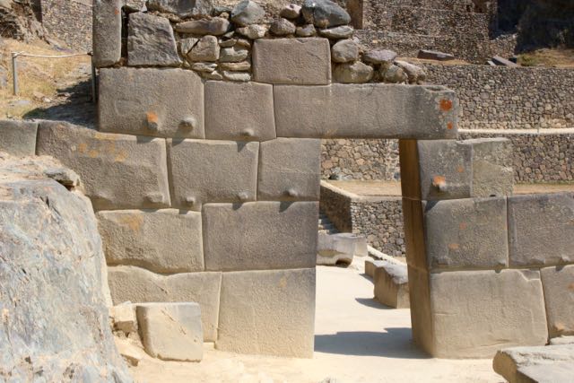 Uran Pacha gateway, Ukun Pacha fill-in above, Ollantaytambo