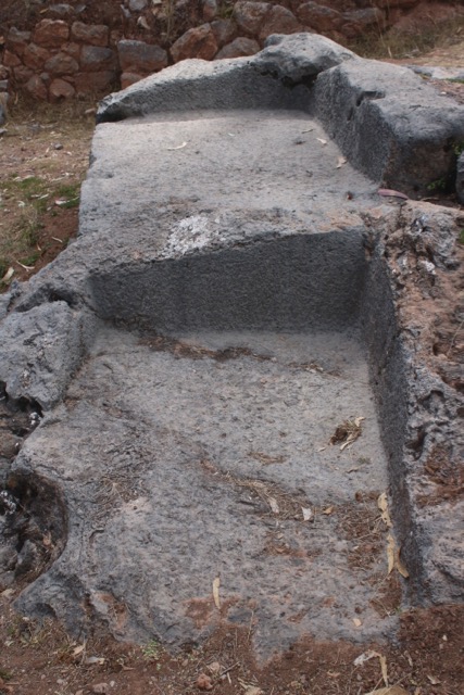 Square cutout, Qenqo